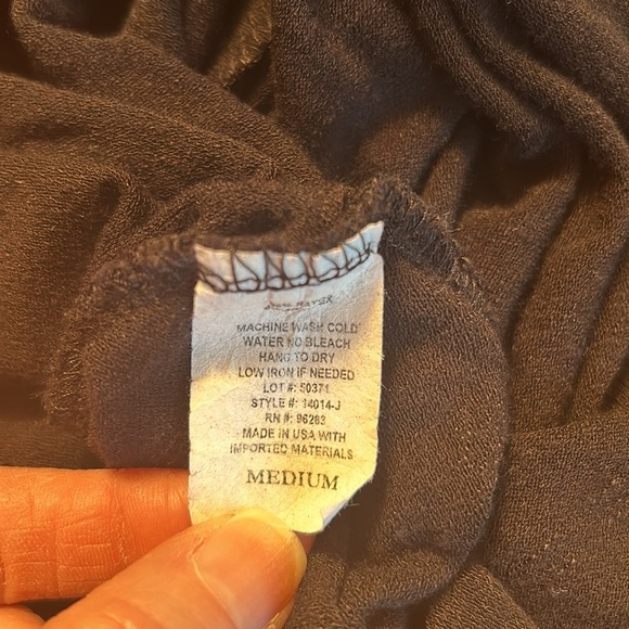 Long tank top, size medium in black - Picture 5 of 5